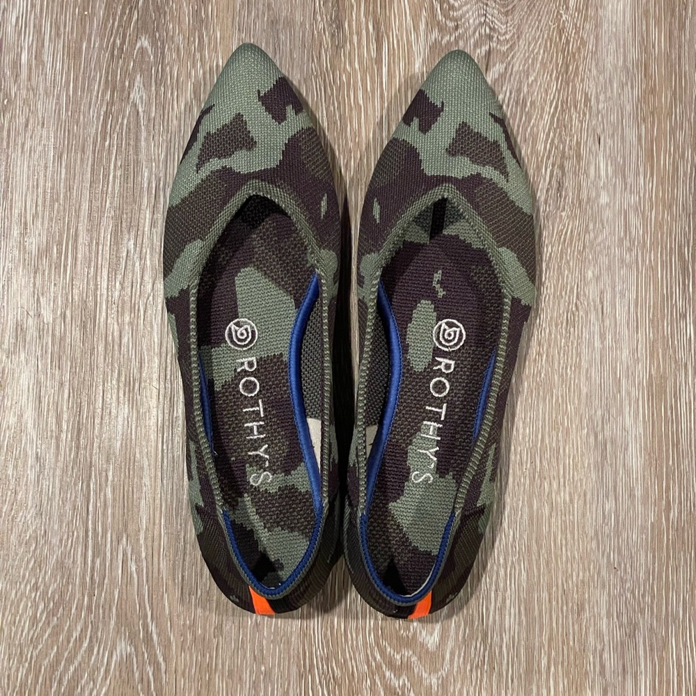NWOT Rothy’s Pointed Toe Camo Flats